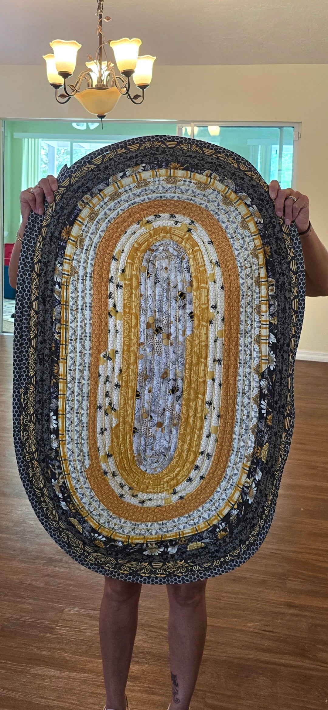 Black and Gold "Busy Little Bees" Je)y Roll Rug